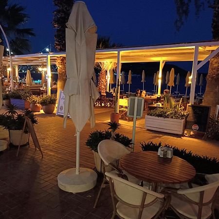 Uzhan Beach Hotel บิเตซ ภายนอก รูปภาพ