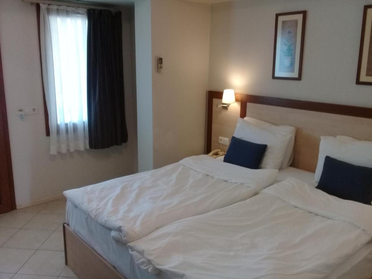 Uzhan Beach Hotel บิเตซ ภายนอก รูปภาพ