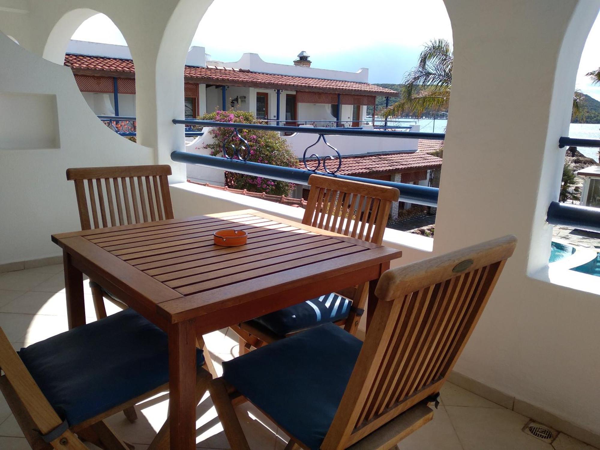 Uzhan Beach Hotel บิเตซ ภายนอก รูปภาพ