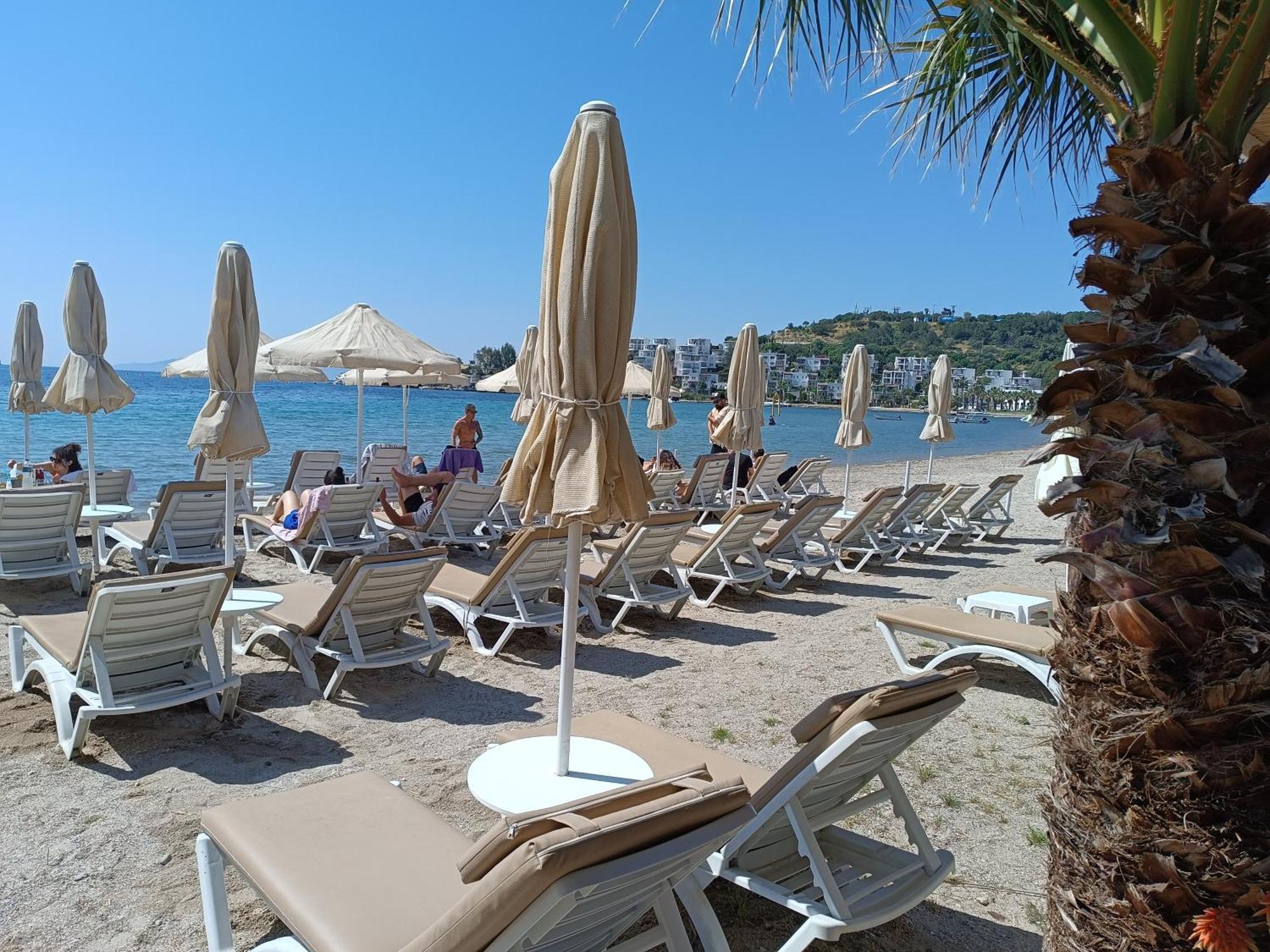 Uzhan Beach Hotel บิเตซ ภายนอก รูปภาพ