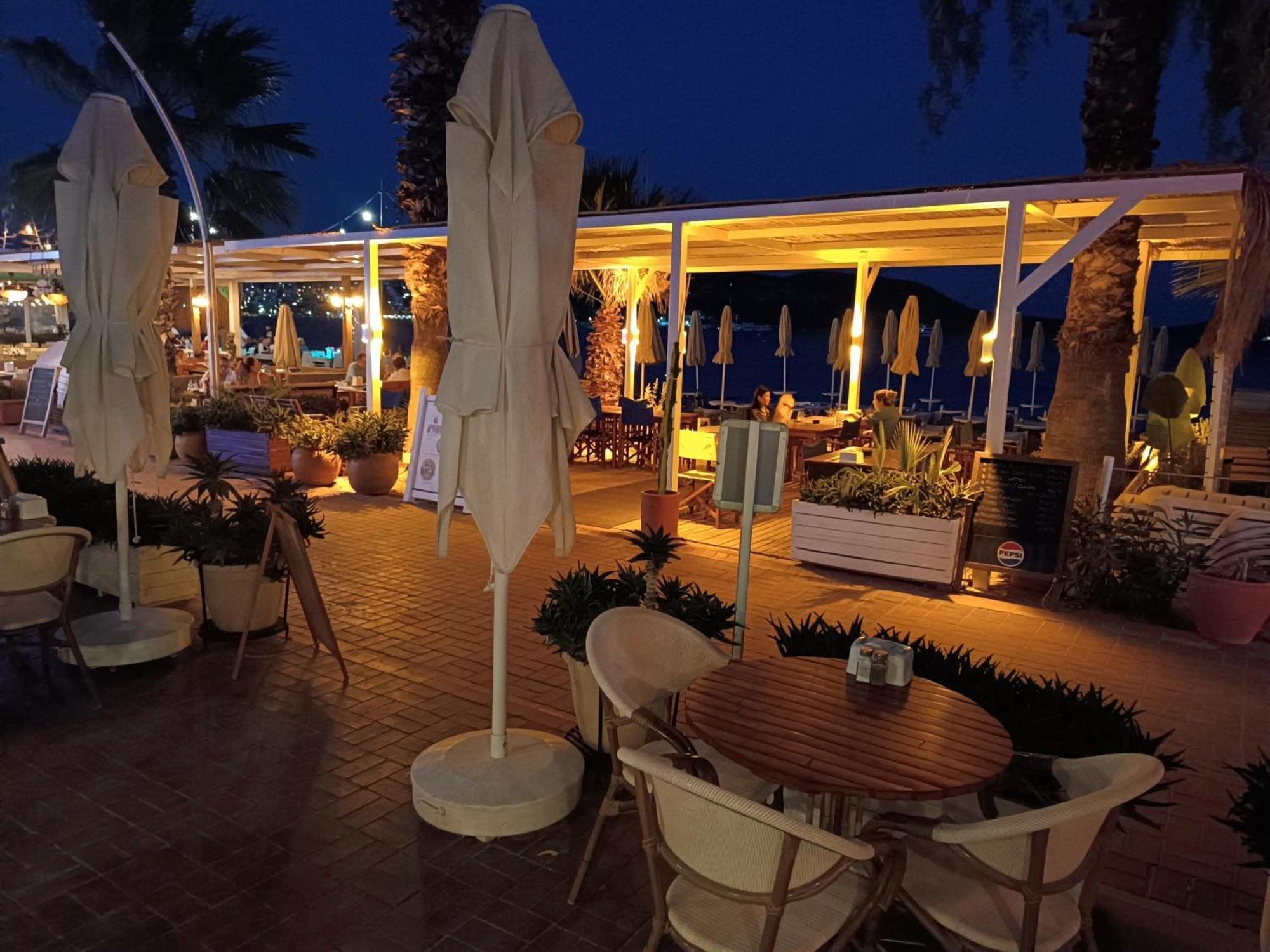 Uzhan Beach Hotel บิเตซ ภายนอก รูปภาพ