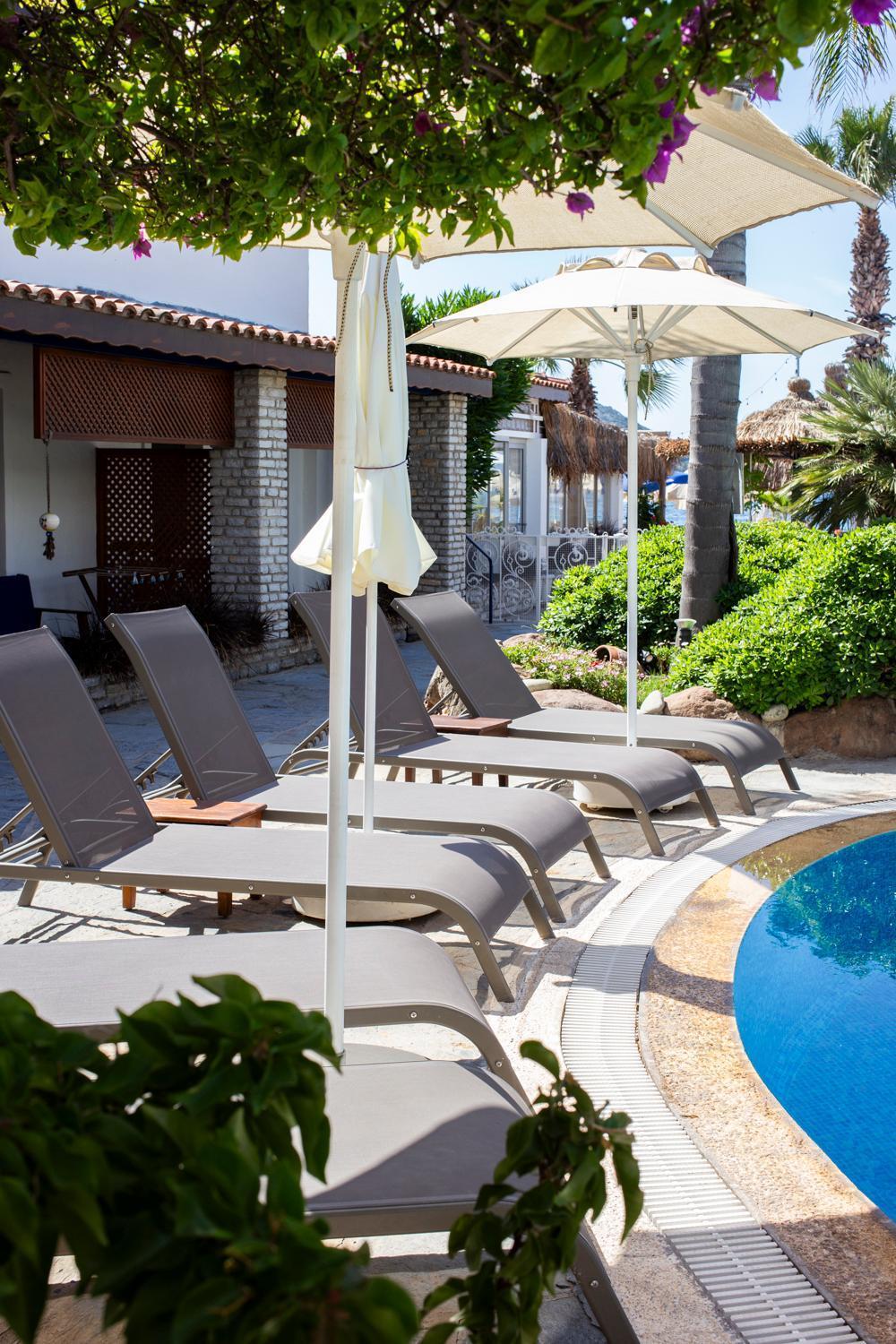 Uzhan Beach Hotel บิเตซ ภายนอก รูปภาพ
