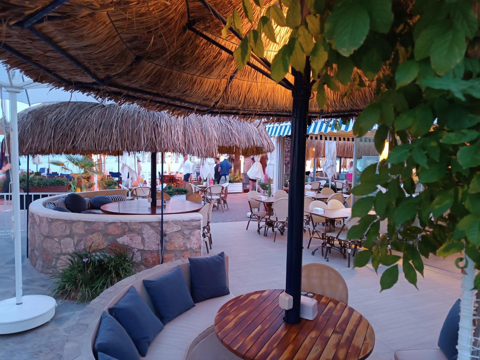Uzhan Beach Hotel บิเตซ ภายนอก รูปภาพ