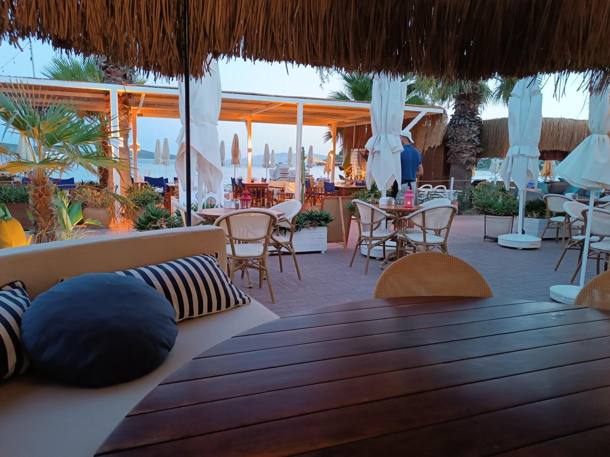Uzhan Beach Hotel บิเตซ ภายนอก รูปภาพ