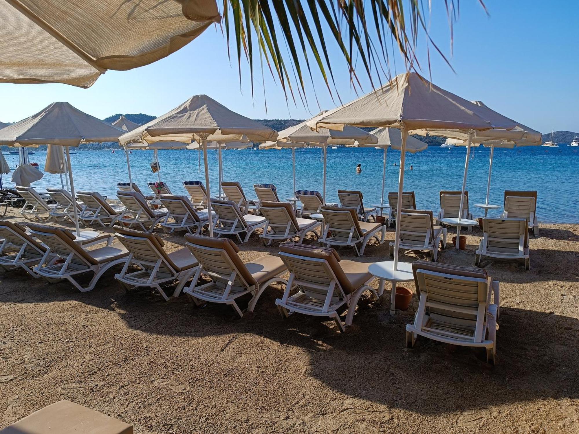 Uzhan Beach Hotel บิเตซ ภายนอก รูปภาพ