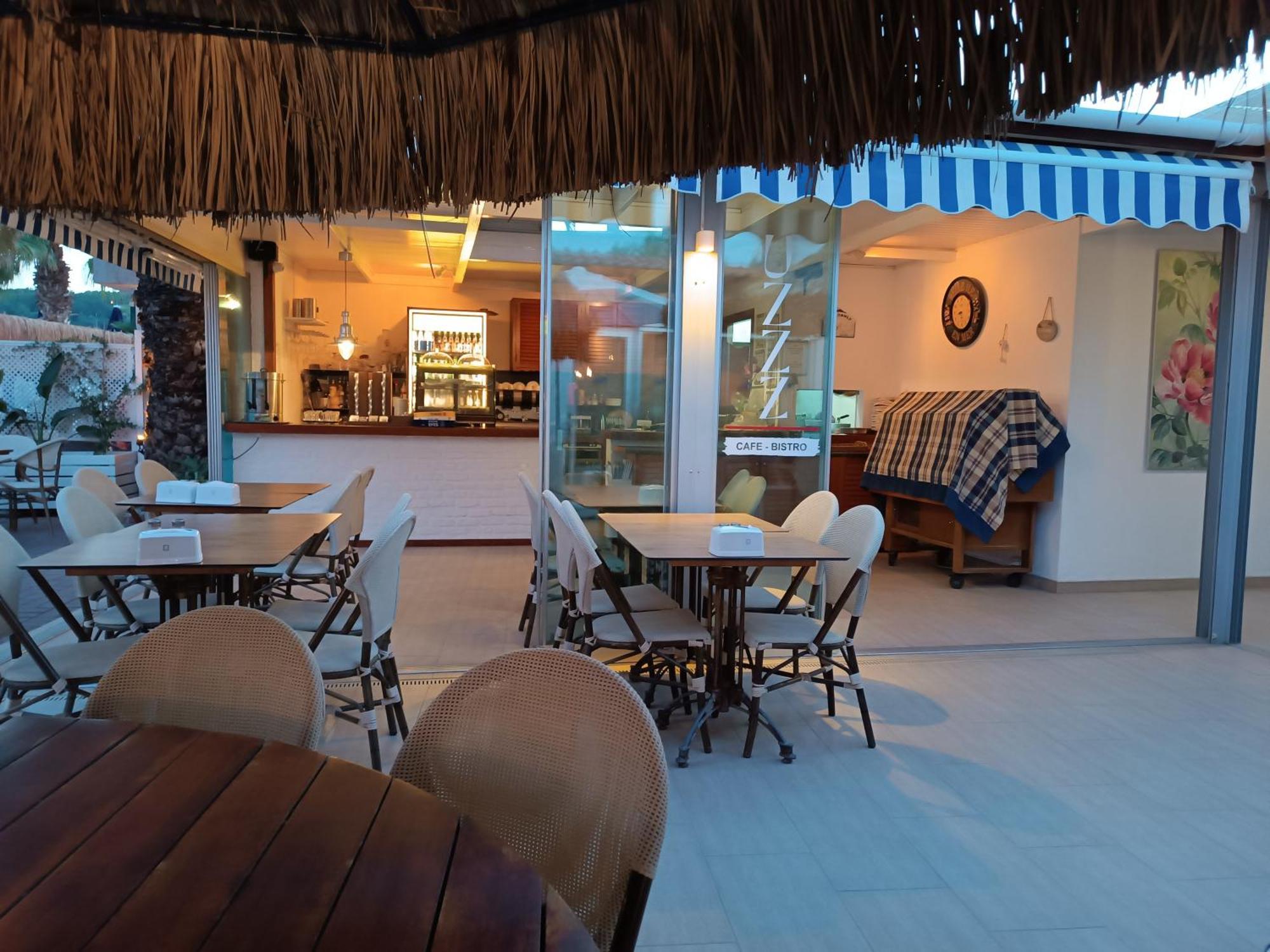 Uzhan Beach Hotel บิเตซ ภายนอก รูปภาพ